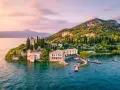 Un'isola incantevole sul Lago di Garda, perfetta per chi cerca dove dormire. Ville storiche, uliveti e un tramonto mozzafiato.