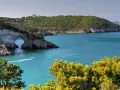 Arco di San Felice, una tappa imperdibile per un viaggio in macchina in Puglia. Acque cristalline e natura selvaggia.