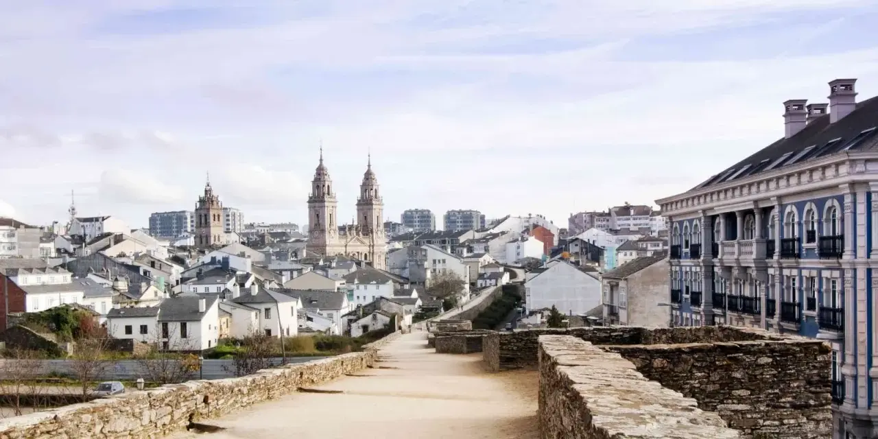 Lugo di Romagna cosa vedere: vista panoramica sulla città con cattedrale e palazzi storici.