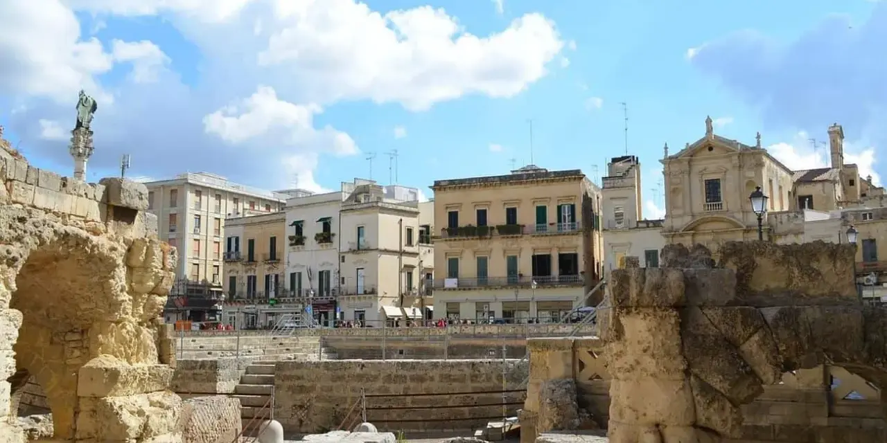 Rovine antiche e palazzi barocchi, un assaggio di cosa vedere a Lecce in un giorno.