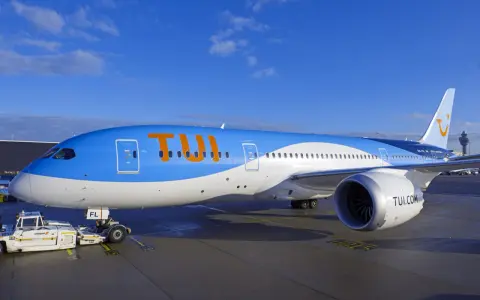 Aereo TUI pronto per i voli diretti da Brindisi per capitali europee.