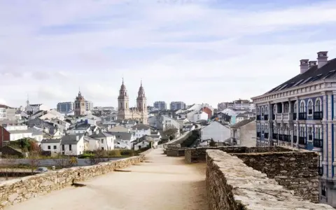 Lugo di Romagna cosa vedere: vista panoramica sulla città con cattedrale e palazzi storici.