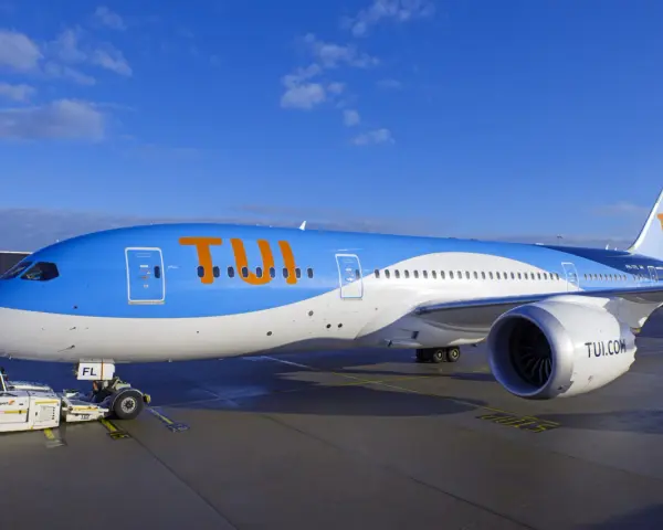 Aereo TUI pronto per i voli diretti da Brindisi per capitali europee.