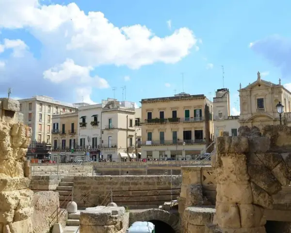 Rovine antiche e palazzi barocchi, un assaggio di cosa vedere a Lecce in un giorno.