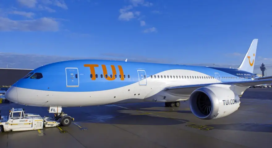 Aereo TUI pronto per i voli diretti da Brindisi per capitali europee.