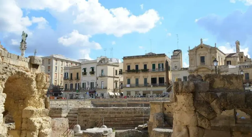 Rovine antiche e palazzi barocchi, un assaggio di cosa vedere a Lecce in un giorno.