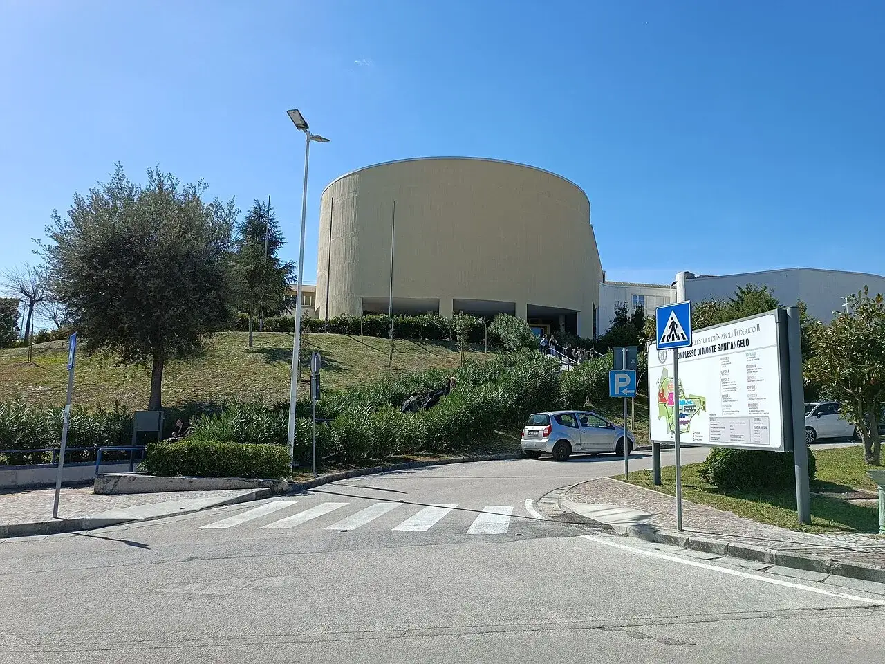 Complesso universitario di Monte Sant'Angelo, Napoli. Indicazioni per arrivare al polo scientifico.